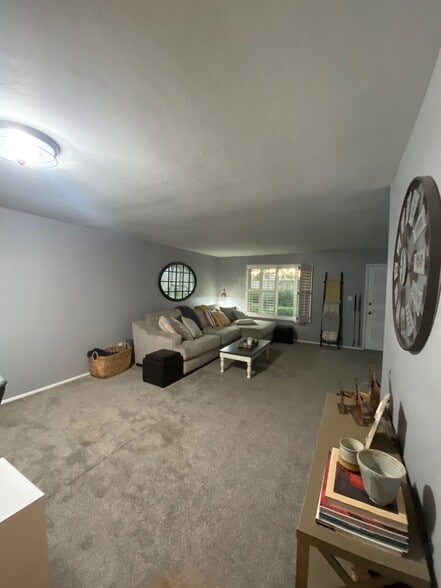 Living Room - 5945 E Thomas Rd
