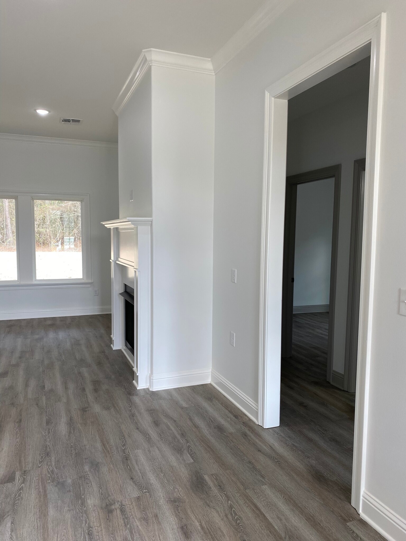Building Photo - 222 Oak Alley Dr