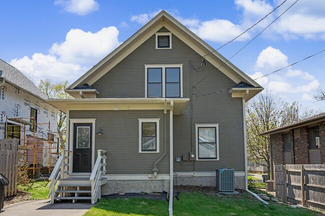 Building Photo - 1154 Hotz Ave