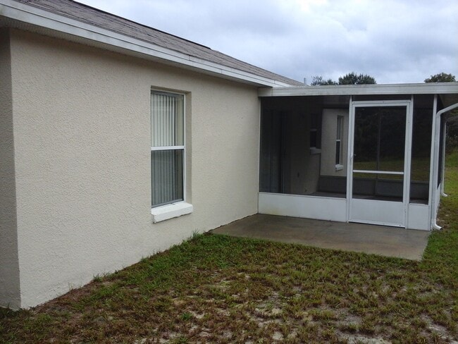 Building Photo - 3 Bedroom Home