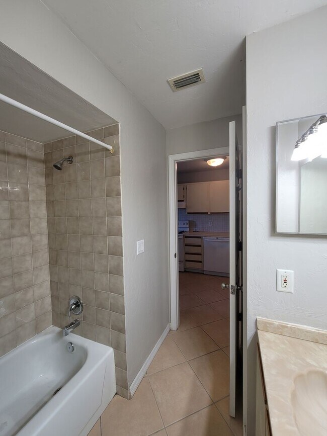 Building Photo - 4513 SW 8th Ct