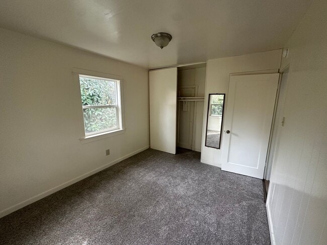 Building Photo - Cozy Quiet Grass Valley Charmer - 1/1 650 SF (Driveway, Parking, & Yard)