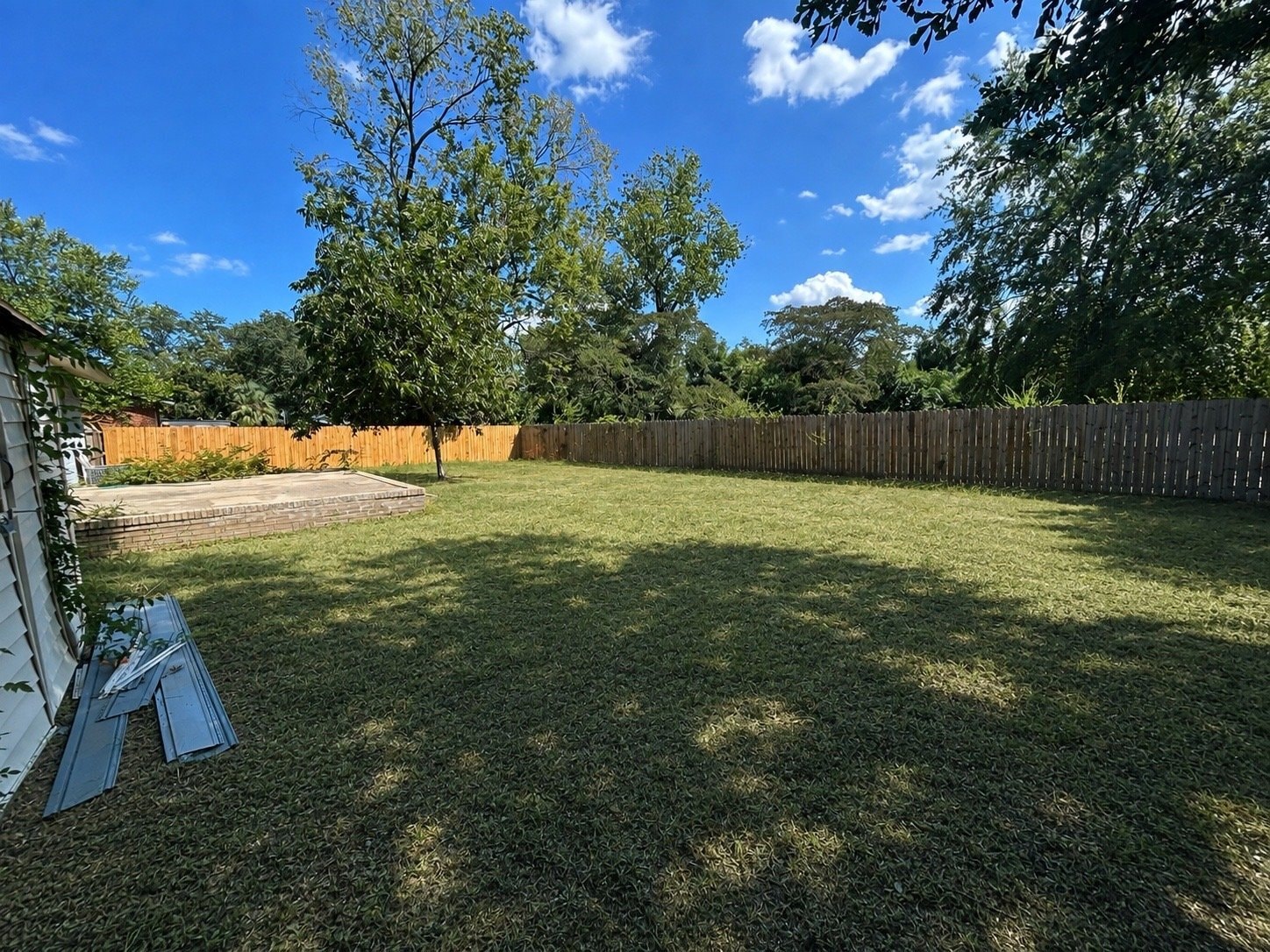 Building Photo - 2055 Fernwood Cir