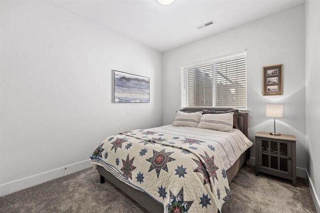 Building Photo - 2881 Blue Sage Dr