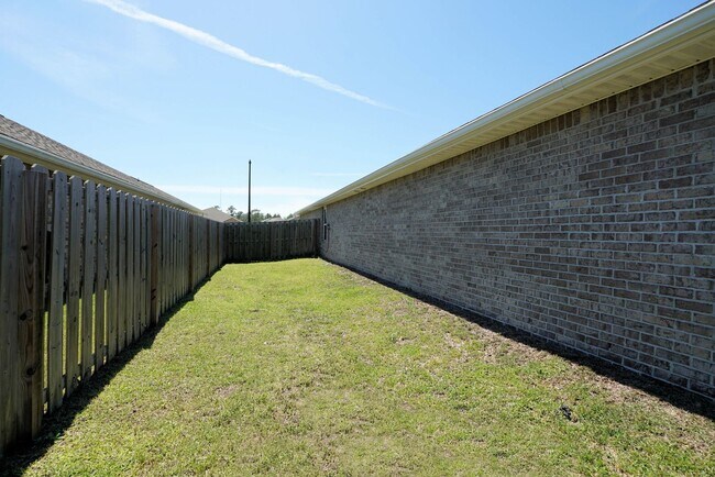 Building Photo - 904 Merganser Way