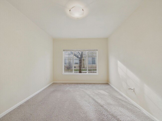 Building Photo - Gated Community with Pool & Clubhouse