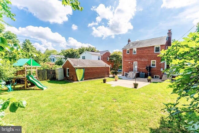 Building Photo - 1709 Patrick Henry Dr