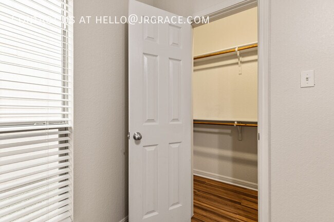 Building Photo - 2100 Breezy Dr