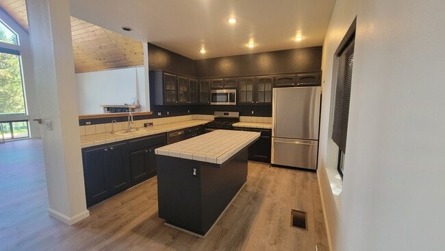 Building Photo - Spacious Mountain Retreat with Garage, Deck & Trail Access