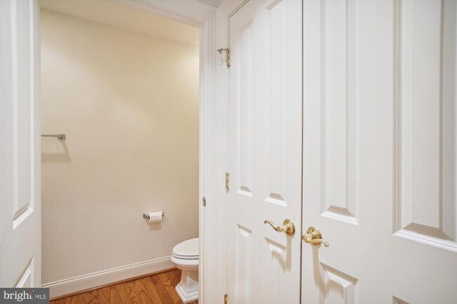 Building Photo - 10401 Strathmore Park Ct