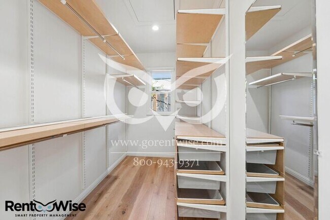 Building Photo - Short term lease only