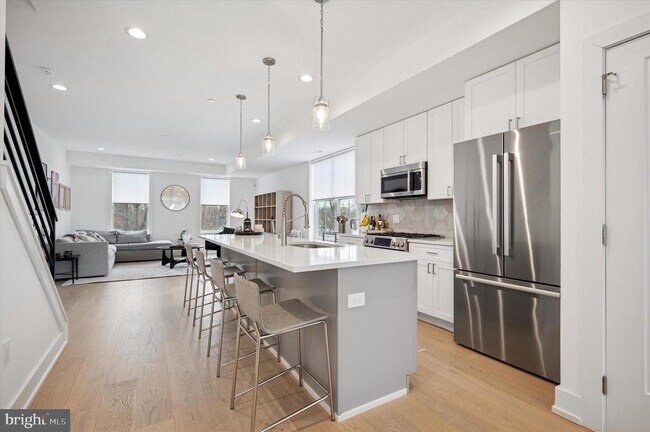 Building Photo - 6715 Cinnaminson Ct