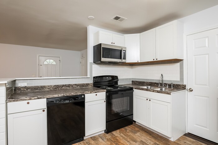 Building Photo - 7177 Tanglewood Dr