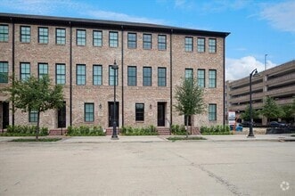 Building Photo - 14967 Magnolia St