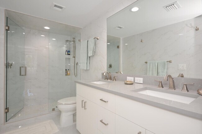 Building Photo - 2780 S Ocean Blvd