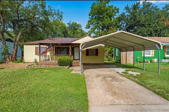 Primary Photo - 347 N Pine St