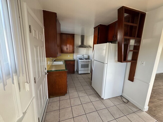 kitchen - 5607 Beck Ave