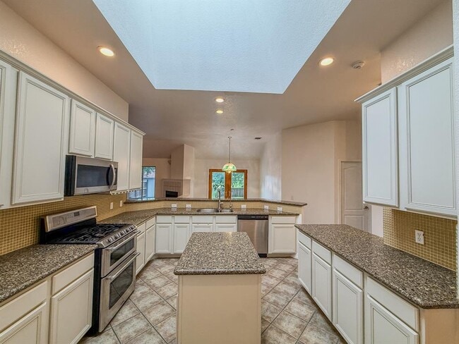 Building Photo - 16908 Cactus Blossom Dr