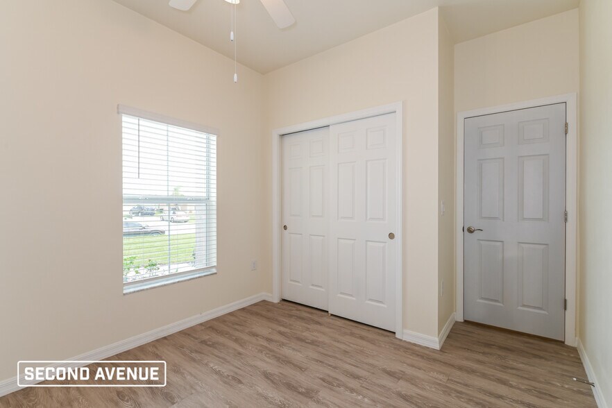 Building Photo - 1122 NE 39th Terrace
