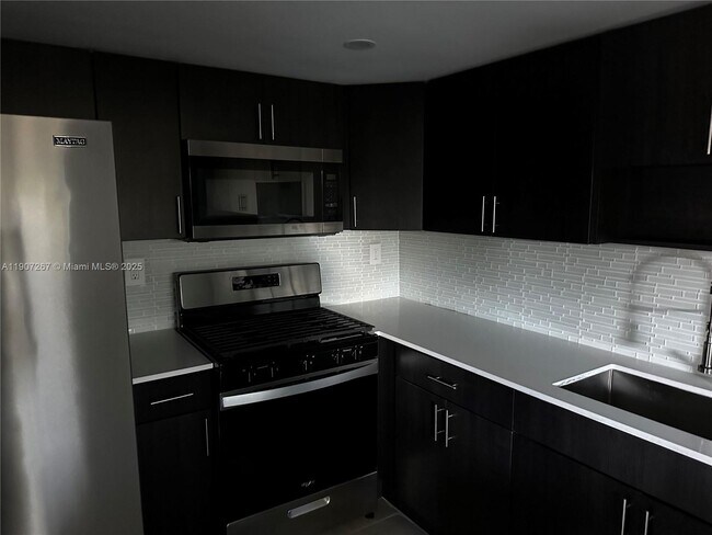 Building Photo - 6201 SW 116th Pl