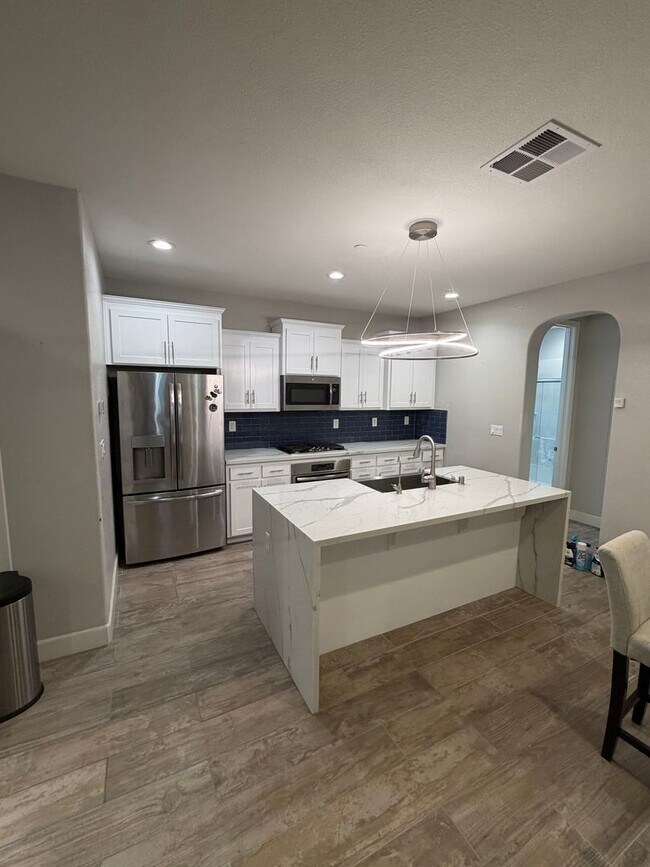 Building Photo - Beautiful Upgraded 4 Bed 3 Bath home in San Ramon Gale Ranch
