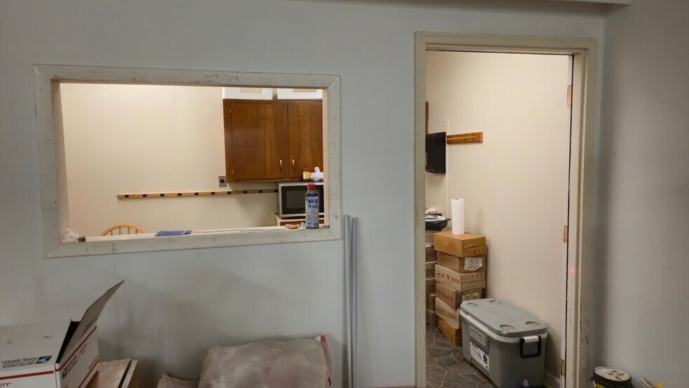 Building Photo - 65 E Bridge St