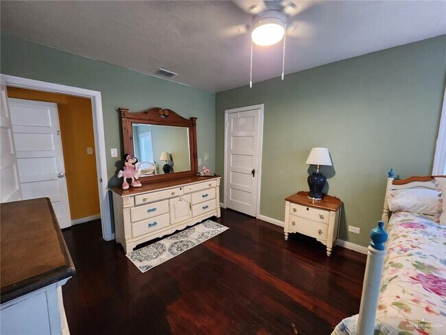 Building Photo - 22 Laurel Ave