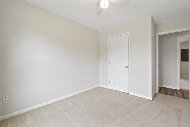 Building Photo - 2884 Bamberg Pl