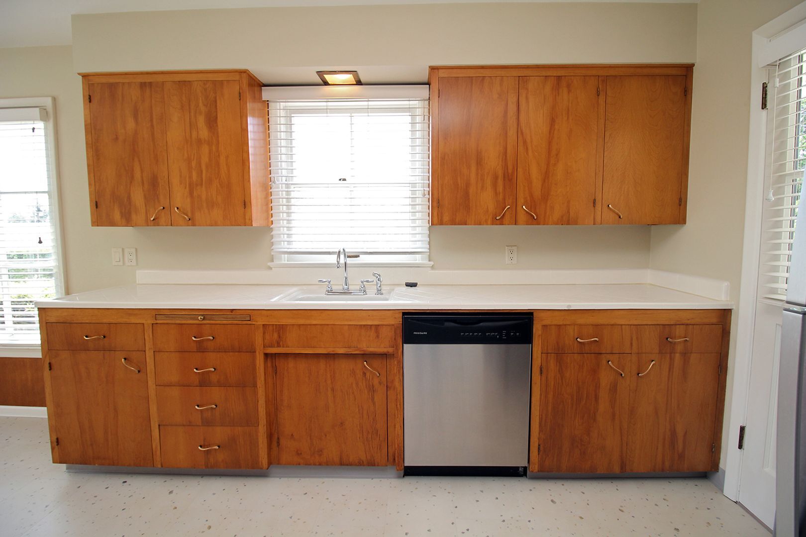 Building Photo - 8025-8027 SW Northvale Wy