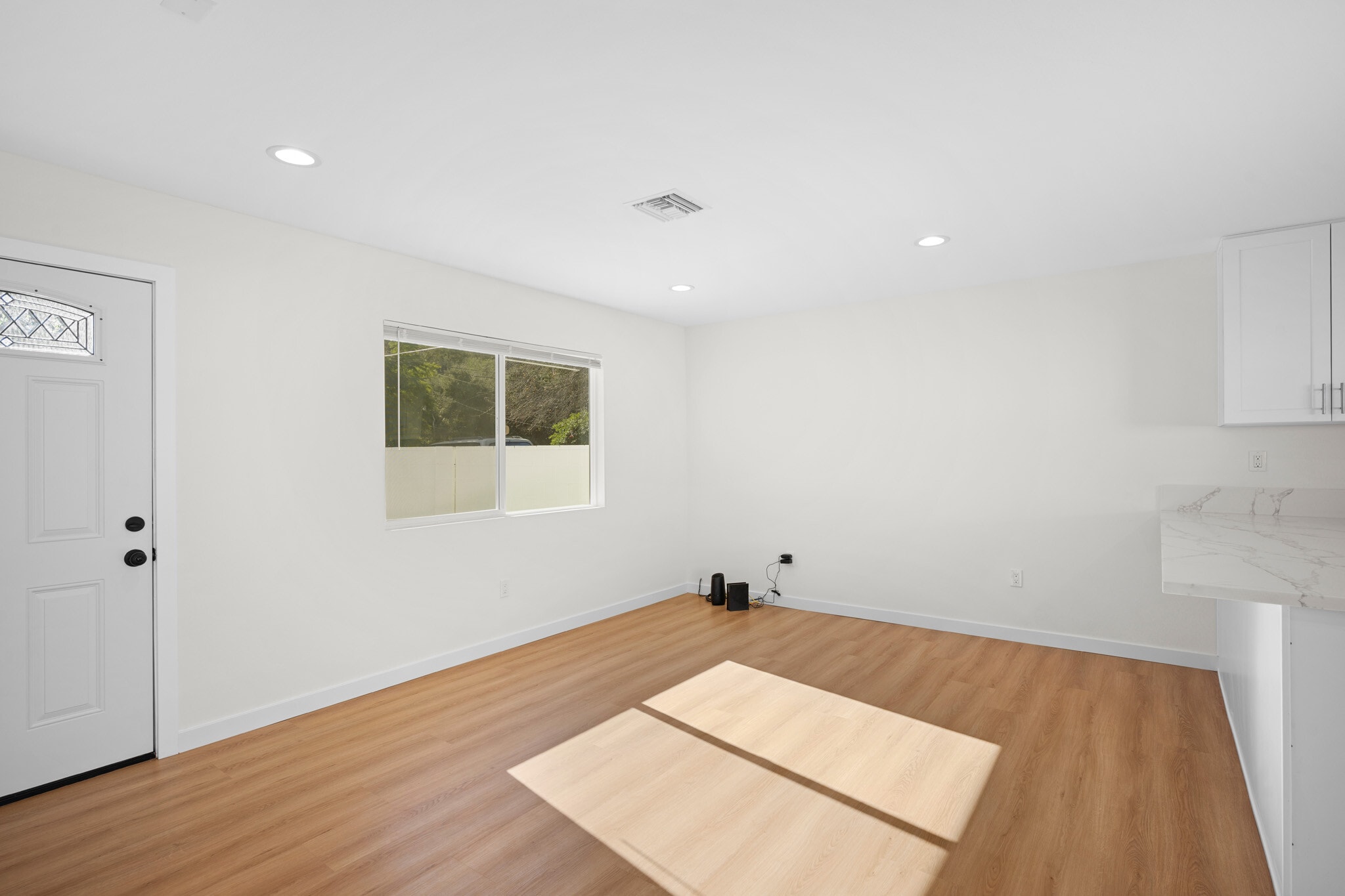 Building Photo - 7649 Thousand Oaks Dr