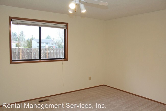 Building Photo - 819-821 SW 29th Way