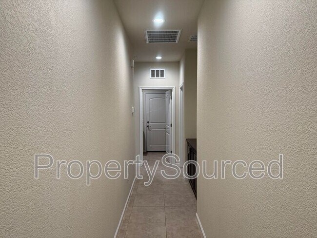 Building Photo - 3832 Lookout Dr