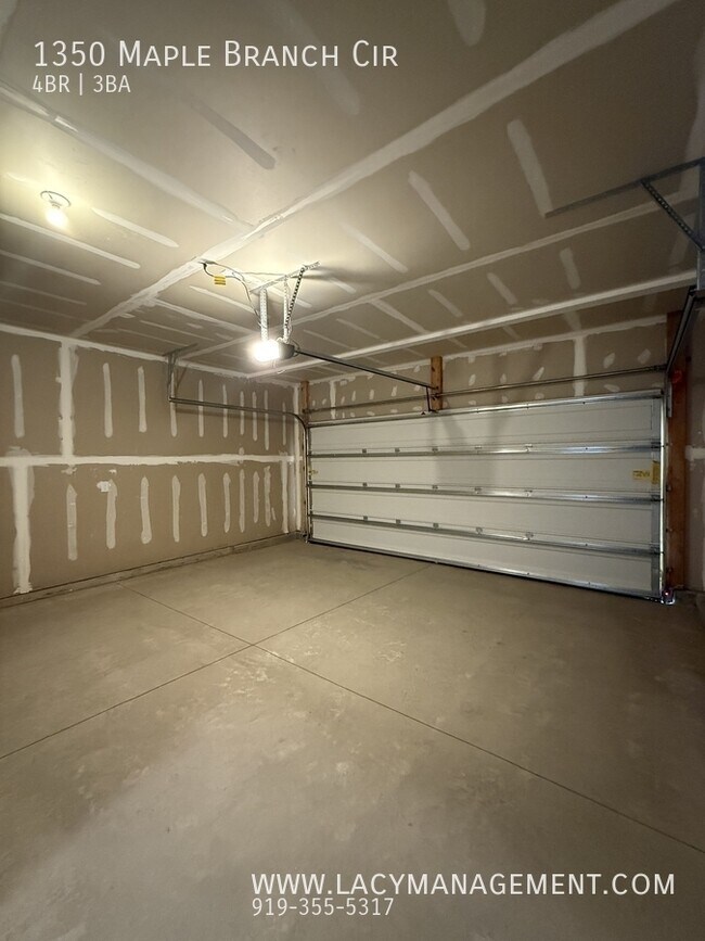 Building Photo - 1350 Maple Br Cir