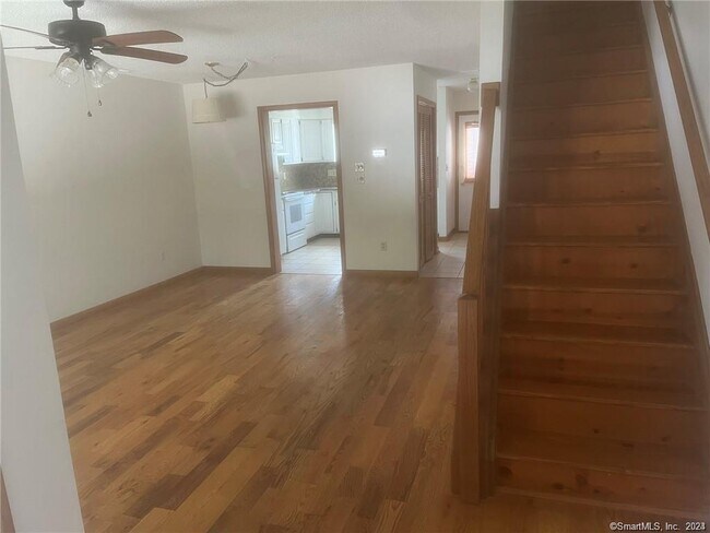 Building Photo - 10 MacIntosh Ln