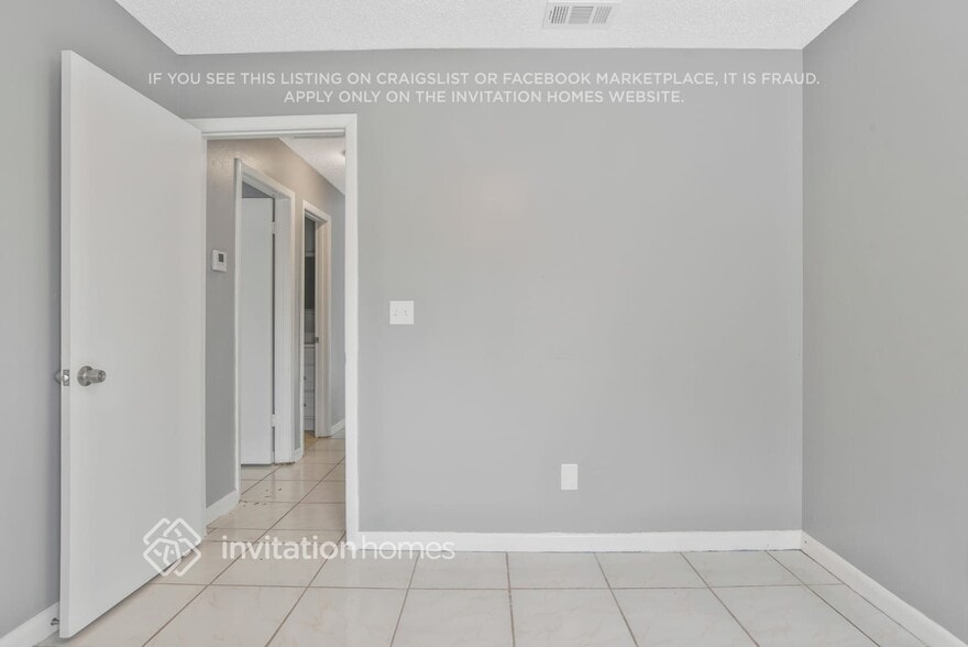 Building Photo - 8252 Cascade Oaks Dr