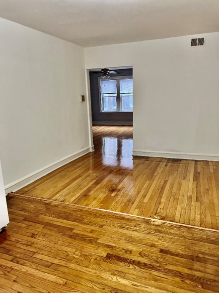 Building Photo - 5031 N Harding Ave