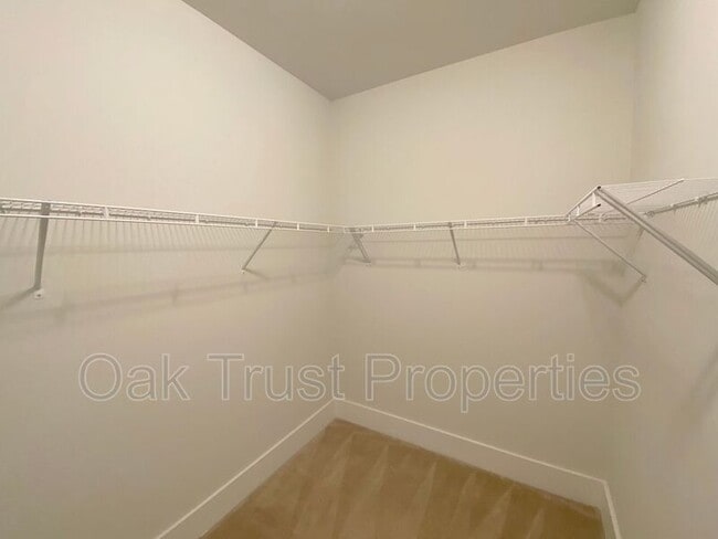 Building Photo - 225 Scholar Way