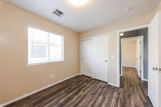 Building Photo - 5404 S 28th Ave