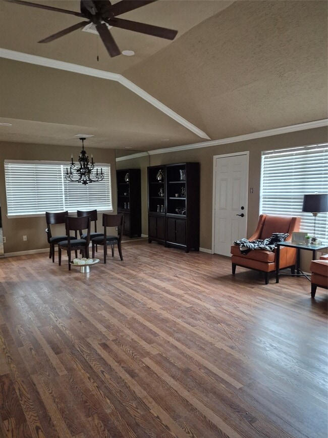 Building Photo - 1022 Manorglen Dr