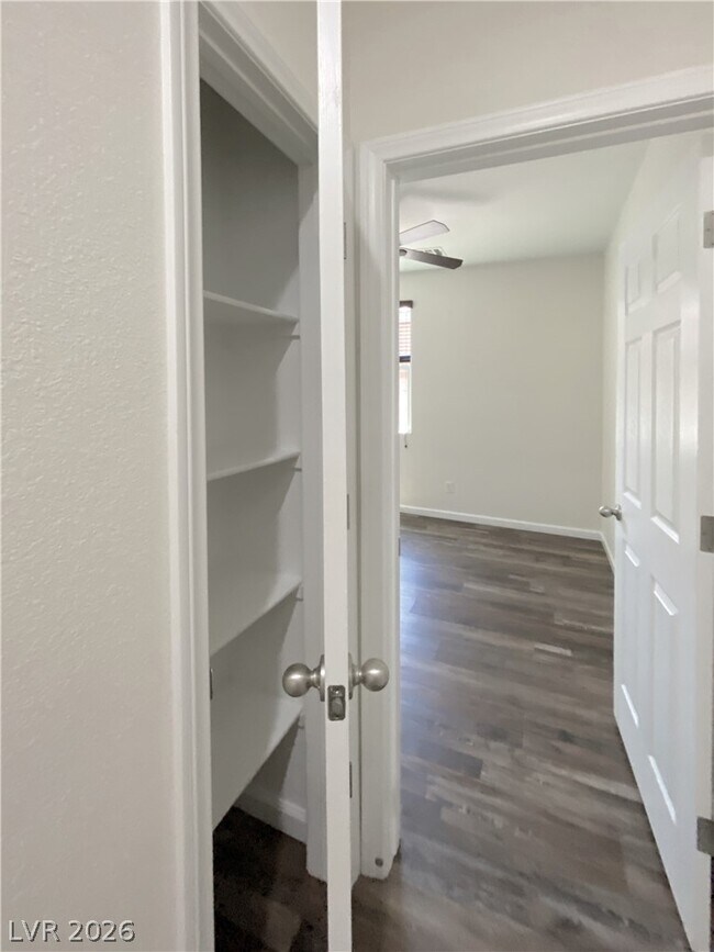 Building Photo - 1000 Aspen Cliff Dr