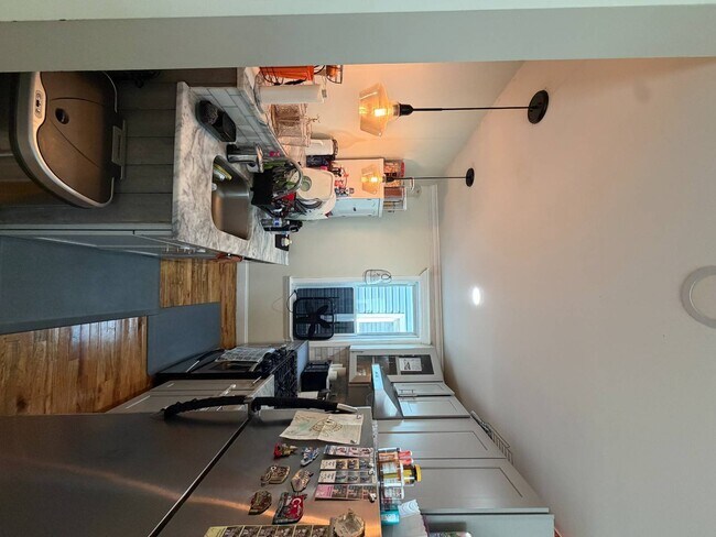 Building Photo - 1141 Beach Ave