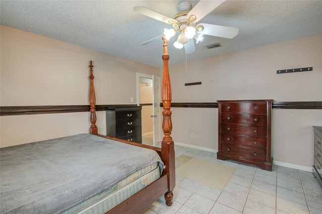 Building Photo - 806 Coolwood Dr