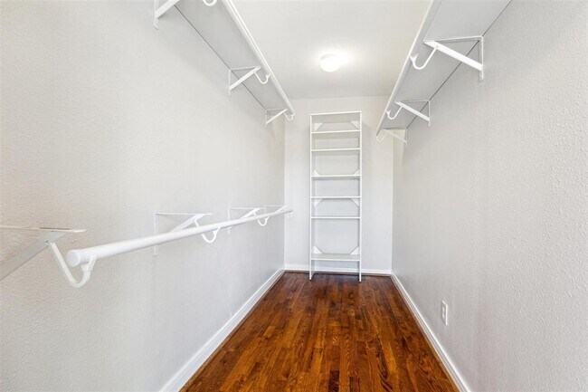 Building Photo - 6649 Fairfield St