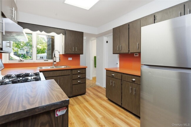 Building Photo - 82 Quinby Ave
