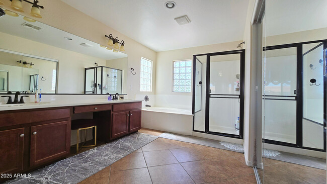 Building Photo - 702 W San Carlos Way