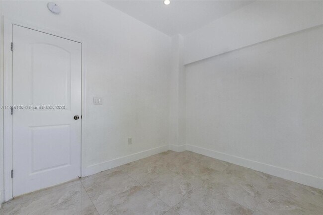 Building Photo - 3010 SW 25th St