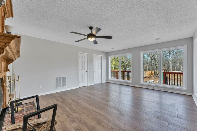 Building Photo - 3BR / 2BA Off-Grid Luxury Living with Large Fenced Lot and Solar Power $2297/mo rent