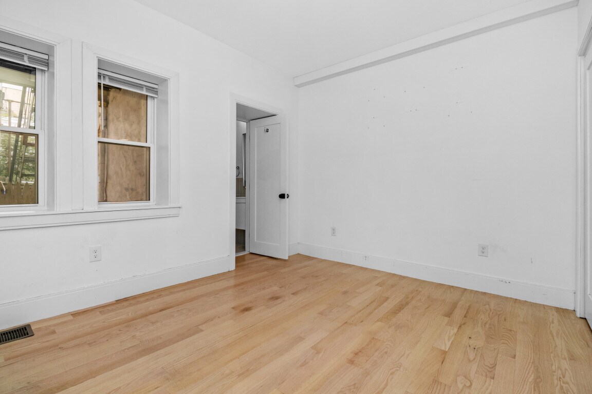 Building Photo - 88 Chelsea St