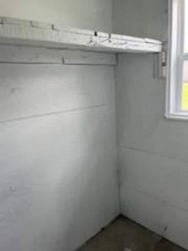 Building Photo - 2 bedroom 1 bath
