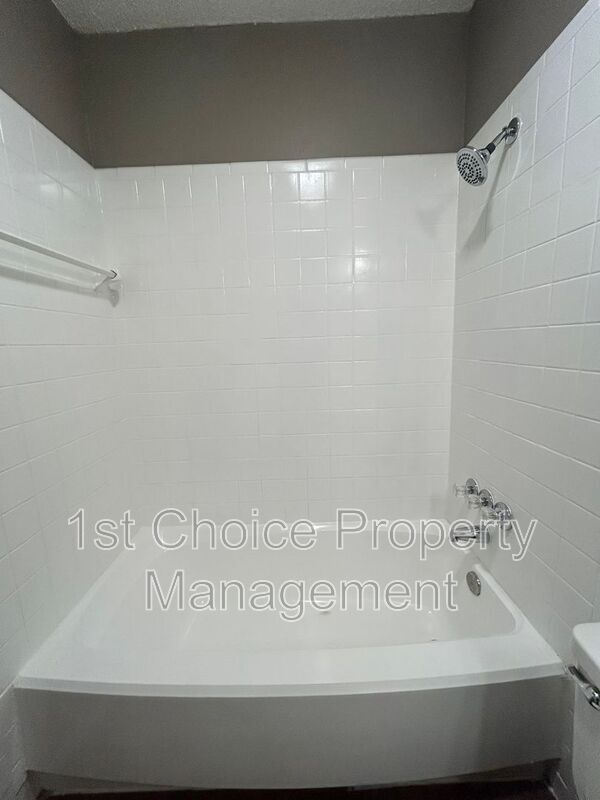 Building Photo - 625 Edwards Dr